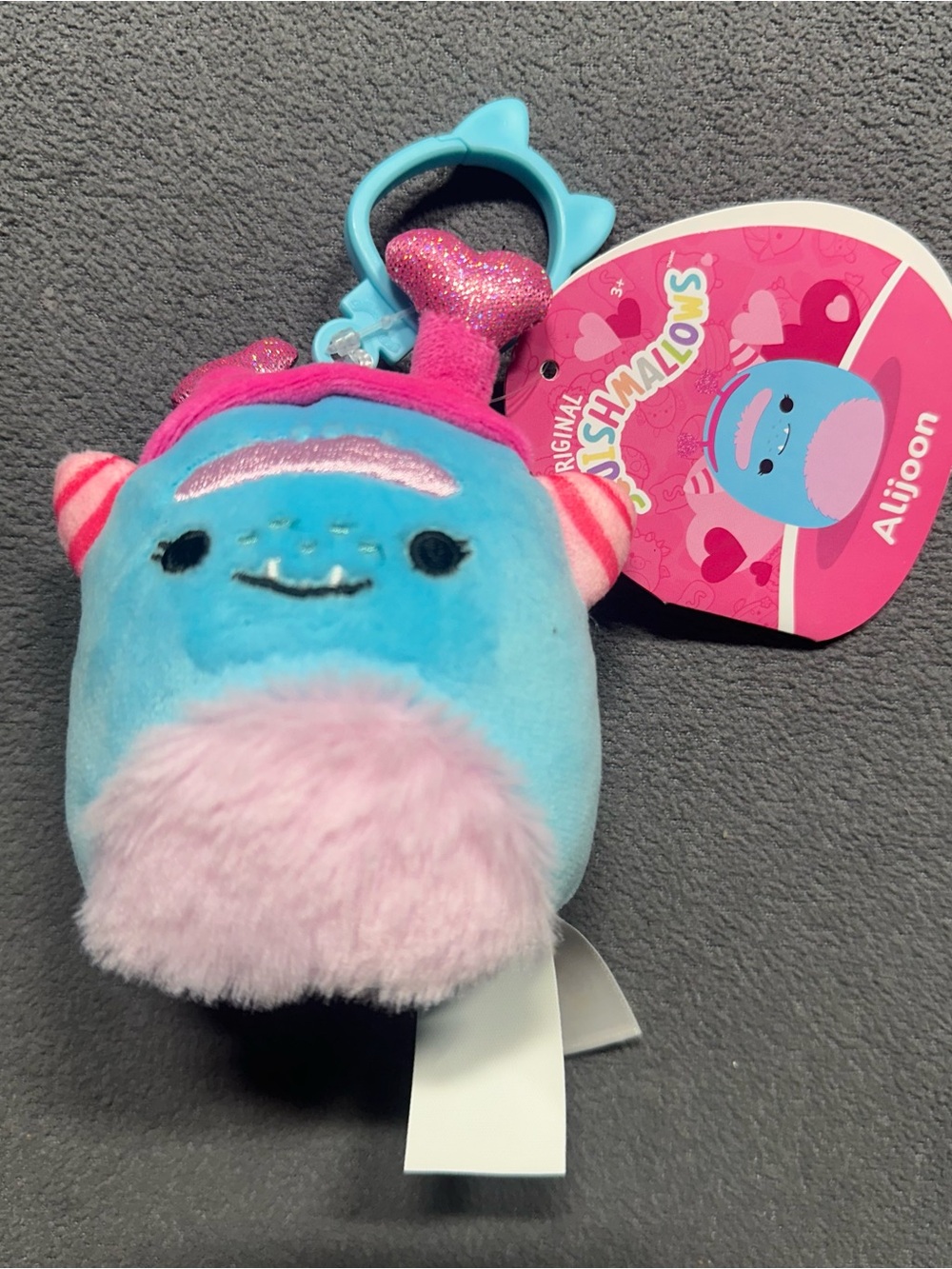 Squishmallows Alijoon Clip-On Plush - Blue & Pink